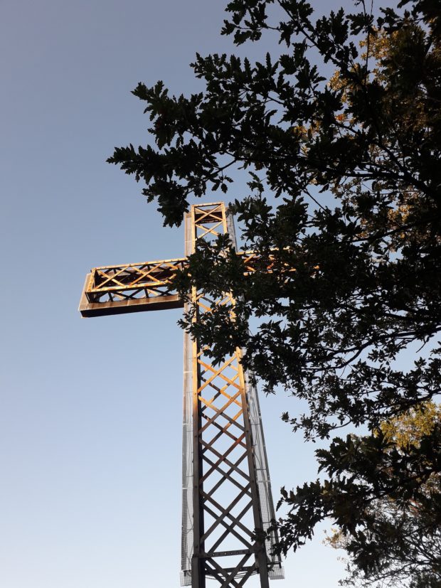 Sul Monte Croce svetta una croce in ferro