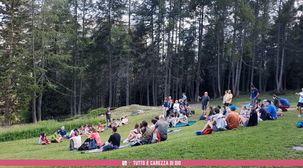 Tutto è carezza di Dio - un video dal campo Adulti e Famiglie